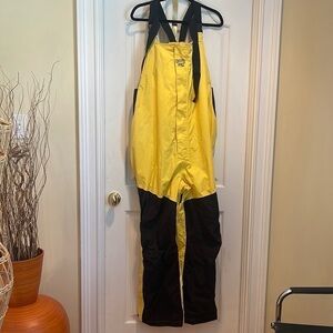NWT Calcutta 🎈SALE 🎈foul weather bib. Jumpsuit NWT